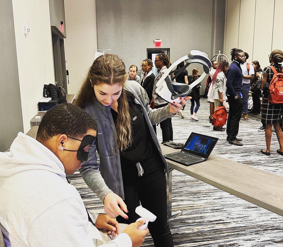 MayoENTresident's tweet photo. We had a blast running interactive sessions at the YU? Confab inspiring the next generation of #futureotolaryngologists #futuredoctors &amp; #futurescientists ! We are so proud of our mentees’ accomplishments 🌟
@headmirror_com #diversitymatters @BlackOtoNetwork #diversityinmedicine https://t.co/HtZqncFt4K