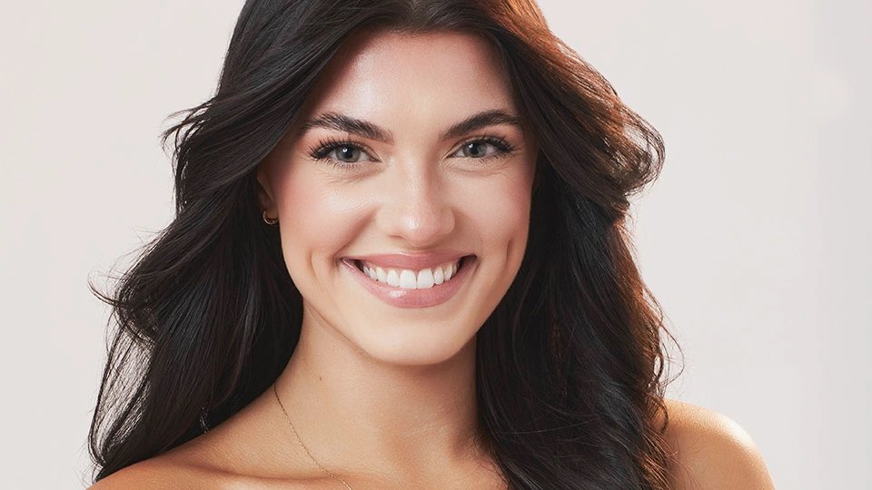 Bitchelorette_'s tweet photo. she deserves someone that will choose her first  

#thebachelor https://t.co/W47NN96xpw