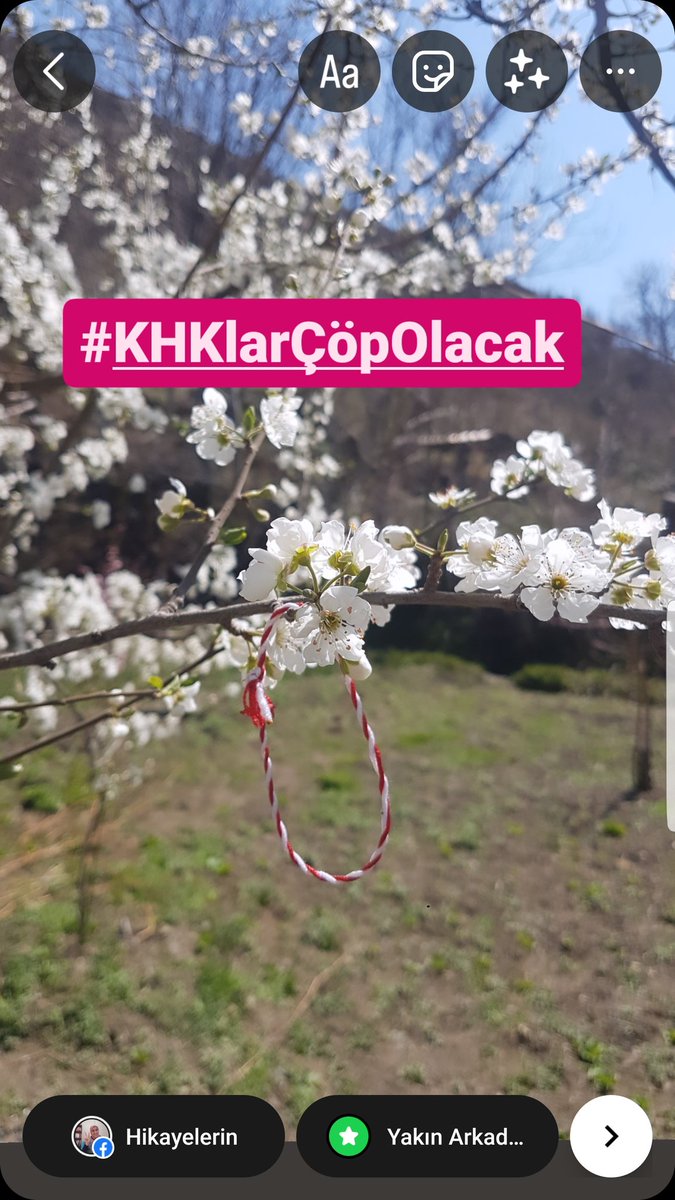 Bir nasihat gibi bu sancılı hasret,
Miadını doldurup biter birgün...
Karanlık aydılığa kavuşur elbet,
Siz o gün bayramı kutlamayı görün...

Bekle...

#KHKlarÇöpOlacak