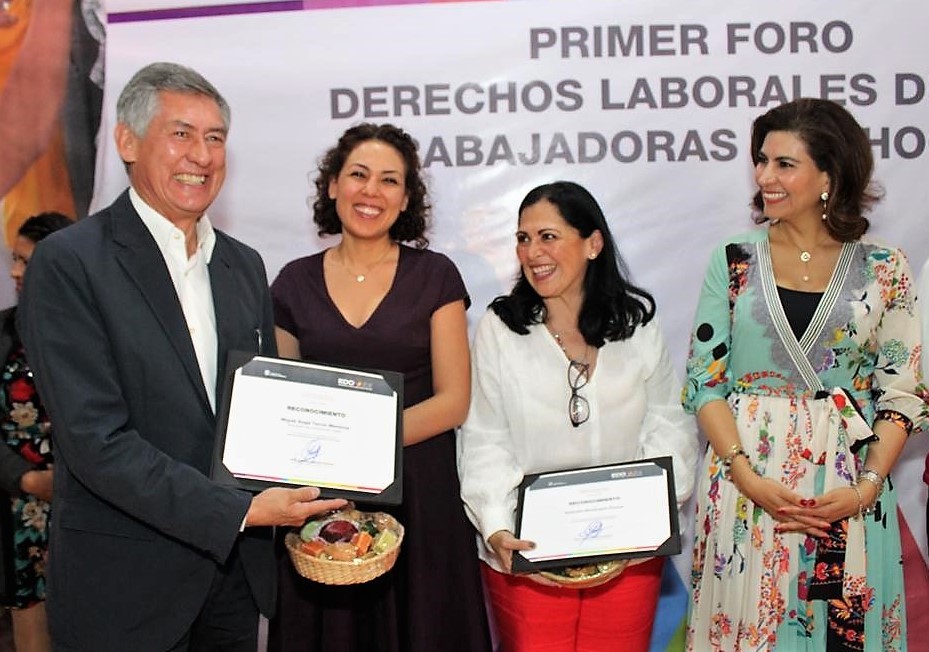 MaribelGongoraE's tweet photo. En el marco del #DíaInternacionaldelasTrabajadorasdelHogar, la Sría. @TrabajoEdomex realizó el "Primer Foro: Derechos Laborales de las Trabajadoras del Hogar"; en el cual se expusieron temas en materia de justicia laboral, seguridad social, DDHH y capacitación para el trabajo. https://t.co/YNGMYdKHq2