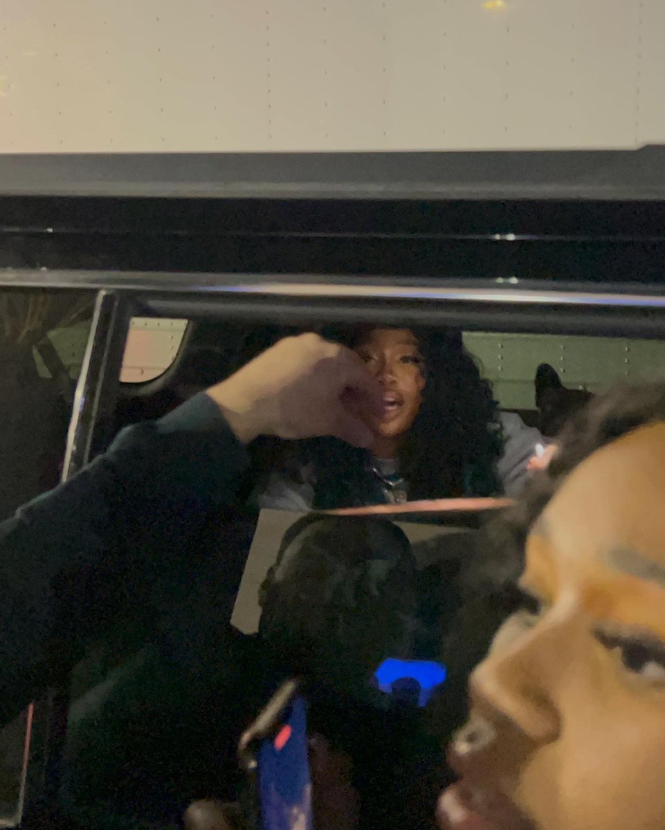 nvsipho's tweet photo. Hi @sza the fact that you took the time to come and say hello to me and the other fans that waited outside to see you meant the world to me. Thank you. I love you and I’m so happy to be your “body double” . I can’t wait to see you again and I hope we didn’t overwhelm you! 🥹 #sza https://t.co/QU0Qd4uaEq