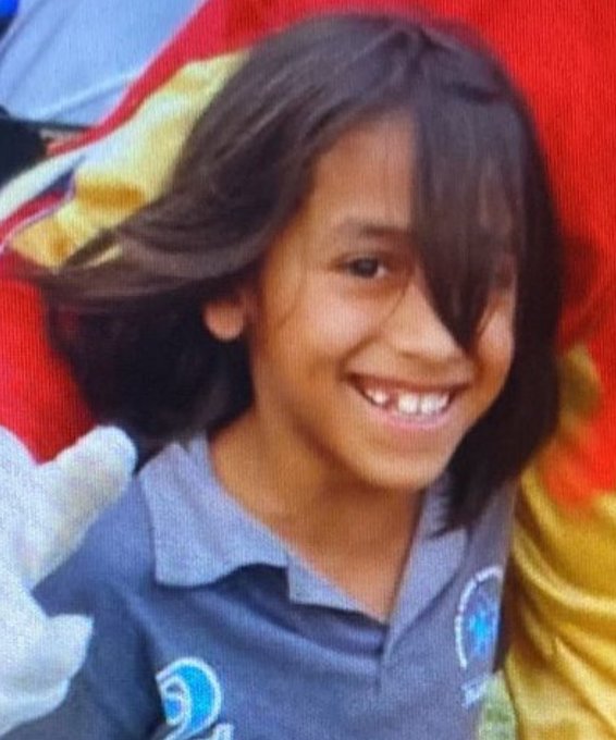 desaparecidaorg's tweet photo. Orlando Néstor Romero tiene 10 años, desapareció el 25/3 en #Resistencia, provincia del #Chaco. Es delgado, altura 1,50. Vestía buzo de mangas largas con un dibujo del hombre araña, short azul y ojotas azules. Avisar #URGENTE al ☎️ 3624386871, o 911 https://t.co/uEKz0wOmYE