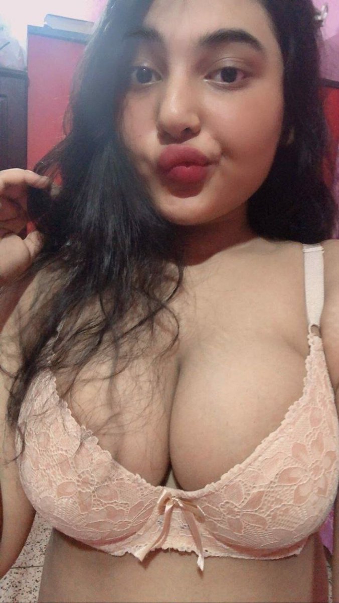 1_vinii1's tweet photo. کاش کوئی مینوں وی کہہ دے🙈🤭

تیرے بن نئی لگدا دل میرا ڈھولنا۔۔❣🙈🙄 https://t.co/pNq99jCFP7