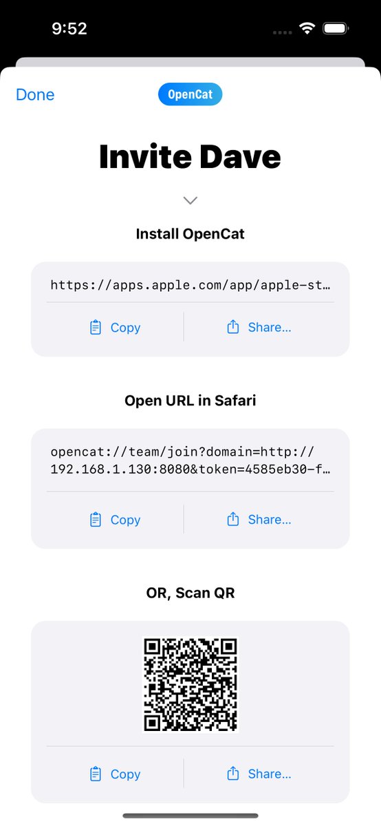 大家好，向大家介绍 OpenCat for Team，支持私有部署（docker），只需要一个 API Key 和一个云主机就可以让所有同事、朋友、亲人都用上 ChatGPT。OpenCat 升级到 1.1.7 后就可以在设置里面看到。添加用户后把链接发给他，他就可以直接用 OpenCat 开始聊天了。