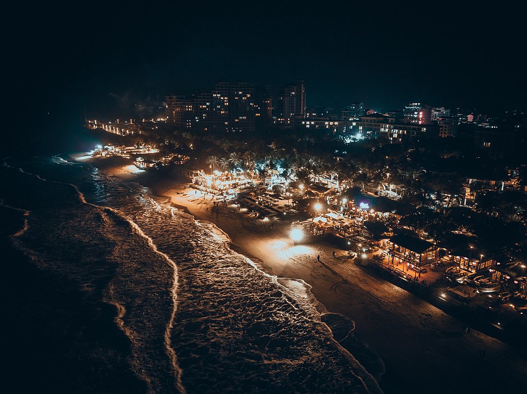 CGTNGlobalBiz's tweet image. #SpringinChina: Night falls in Bo'ao, carrying the hopes of waking up to a brighter tomorrow for all. #Boao2023 #BizBoao