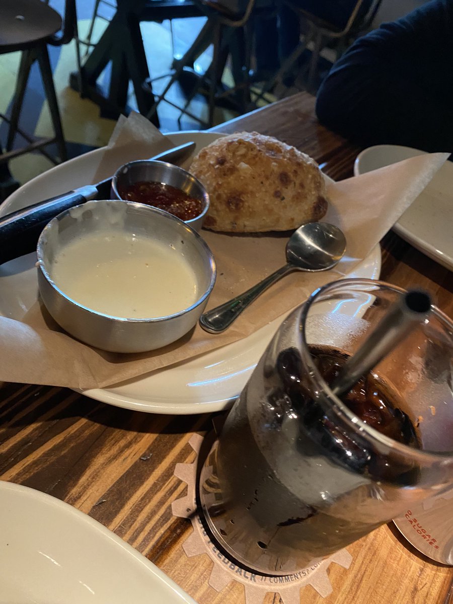 sandy_gingell's tweet image. Today I treated myself to some great food, a Diet Coke, and conversation!#pinkspringtraining @CDragoslavic @pressNseale @eagertolearnSoo @shantieljovanna