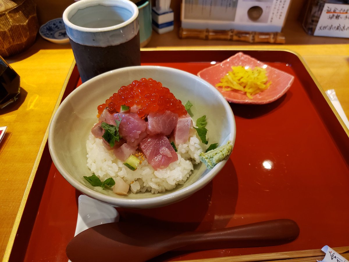 10cdbox's tweet photo. 敦賀にて海鮮丼。港の近くの本場もの❔だけにいいですね😃 https://t.co/xhdYZhRTmg