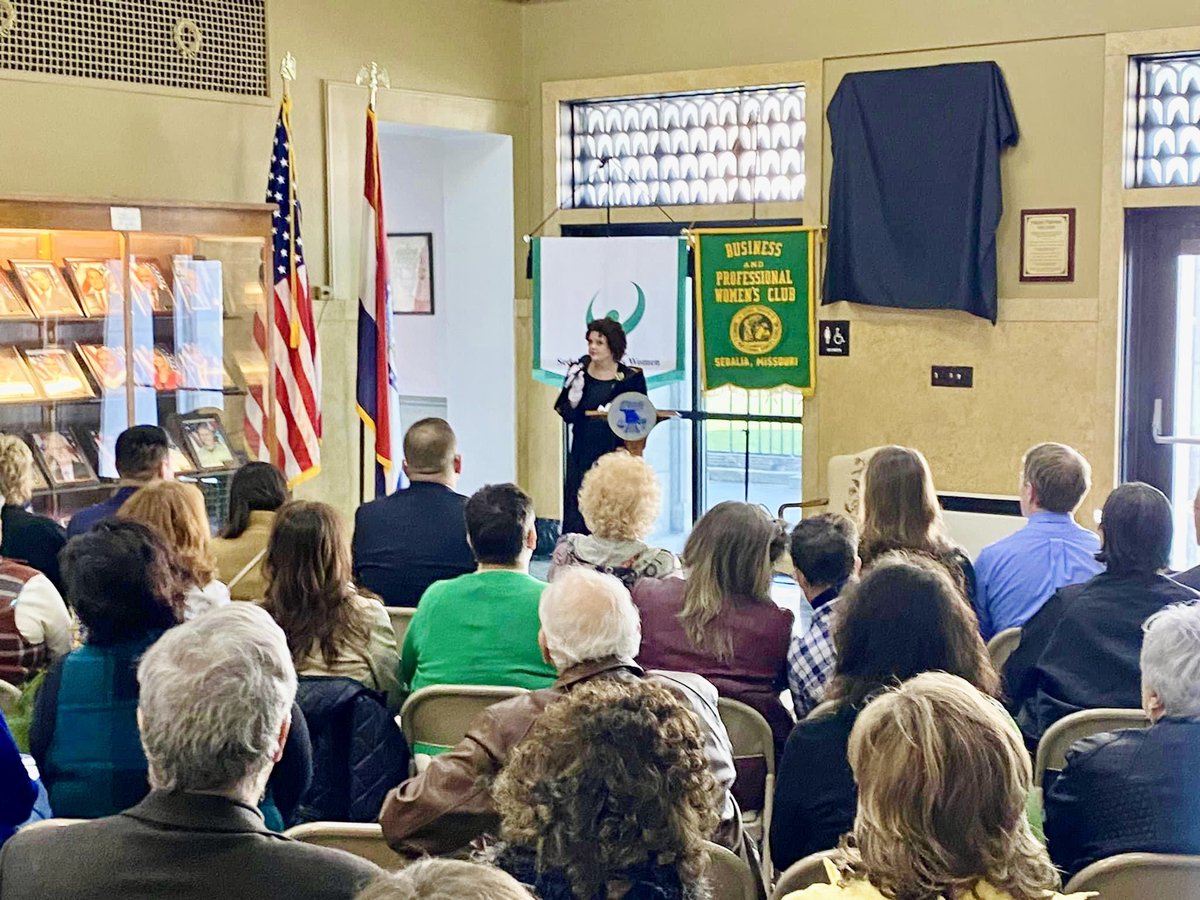 IsraelBaezaMO's tweet photo. This weekend was truly special as we welcomed the Sedalia Business Women to celebrate their 100 yrs and unveiled the portrait of Hazel Palmer.

Her image will serve as a reminder to all who enter our Courthouse of the remarkable woman who paved the way for so many. https://t.co/bNvA3Axobs