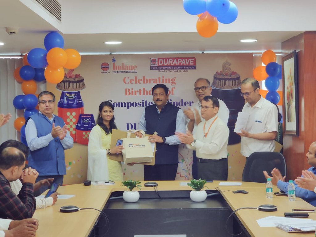 IndaneDO's tweet photo. Lucknow @IndaneDO celebrates the 2nd birthday of our new Indane smart #CompositeCylinder with our esteemed customers and channel partners. @thakurkm007 @IOCL_UP @SanjivKakkar3 @MdKalim94771380
#CompositeBday @IndianOilcl https://t.co/WK0nKEhOOG
