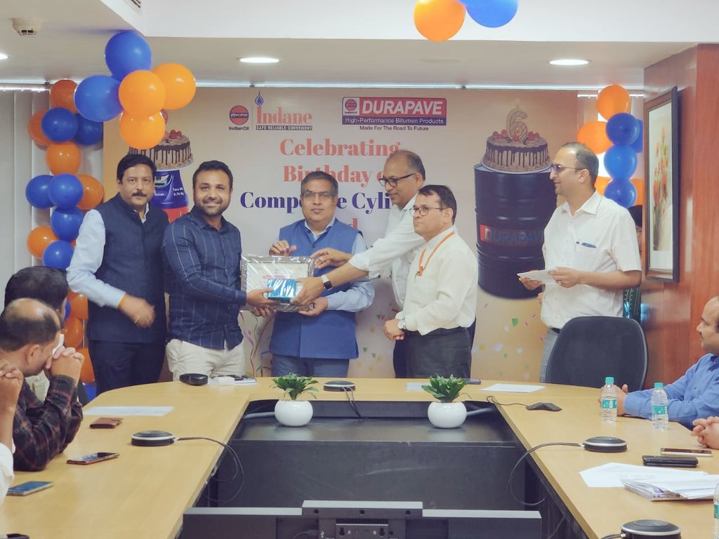 IndaneDO's tweet photo. Lucknow @IndaneDO celebrates the 2nd birthday of our new Indane smart #CompositeCylinder with our esteemed customers and channel partners. @thakurkm007 @IOCL_UP @SanjivKakkar3 @MdKalim94771380
#CompositeBday @IndianOilcl https://t.co/WK0nKEhOOG