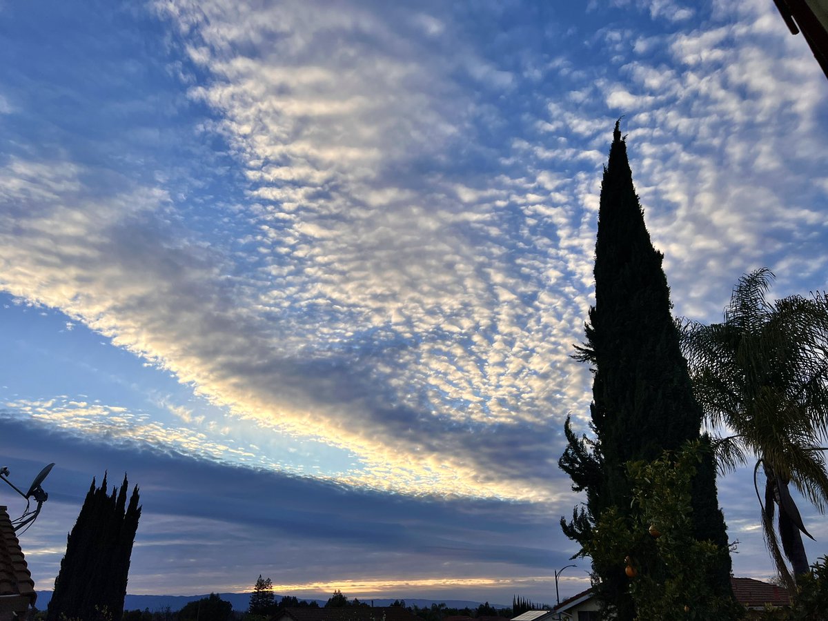 The beautiful sunset calm before our thousandth storm arrives lol. Pic taken from San Jose, CA. (3-27-2023) #CAwx #beforeTheRain #beforeTheStorm #MarchSunset #sunset #cloudySunset #SanJose #BayArea