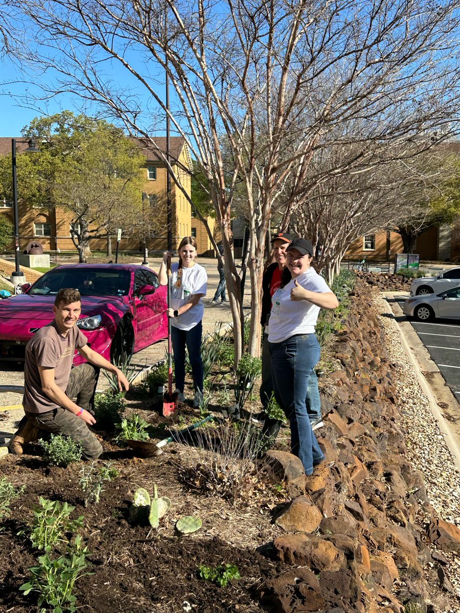 UNTRotaract's tweet photo. This past Saturday, Rotaractors attended The Big Event at UNT where they helped plant greenery on campus! Pt. 1 https://t.co/YyVNj1n0oh