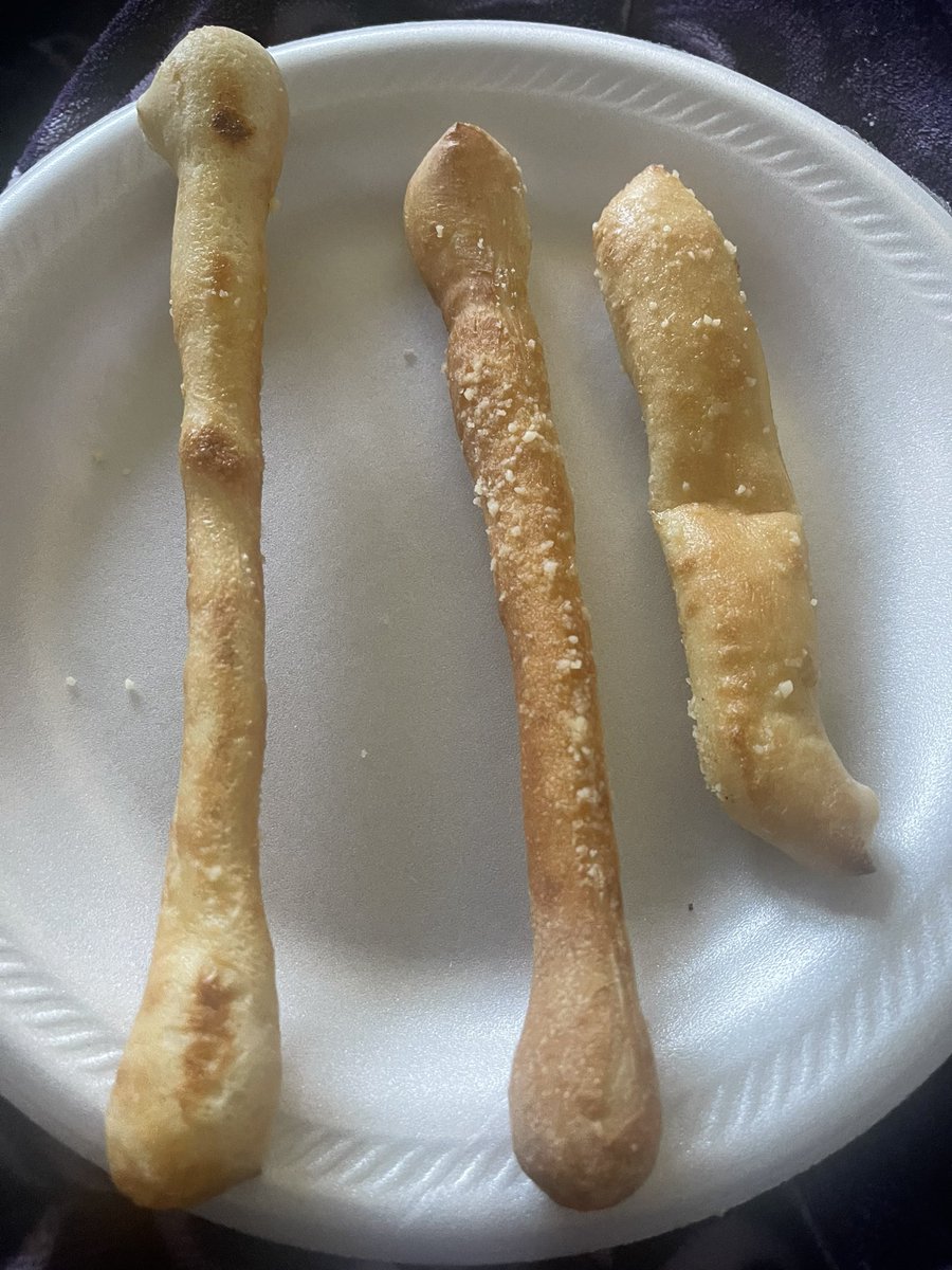 CECYCECE06's tweet photo. @littlecaesars ok is this the new way you guys do breadsticks now ?? This is a joke !  I understand they are breadsticks but I never had this type given to me in my order. Call manager &amp; still gets upset asking with attitude What do you want me to do?  Wow! 😡 https://t.co/ZP6K3IlvyI