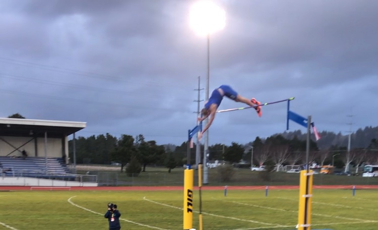 2morepoints's tweet image. Street Vault Competition this Wednesday in Florence Oregon… how high can Sr Kyle Hughes fly?!?!