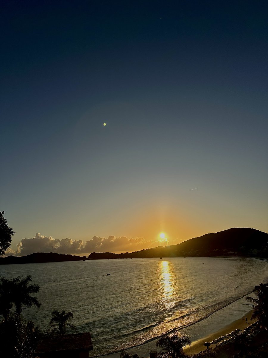 Há quanto tempo você não faz algo pela primeira vez?

Por aqui, em 15 dias de férias fiz algo que em 29 anos de vida eu nunca havia feito: assistir ao nascer do sol (mas acordar às 6h no meio das férias foi estranho, porém valeu a pena). 😁