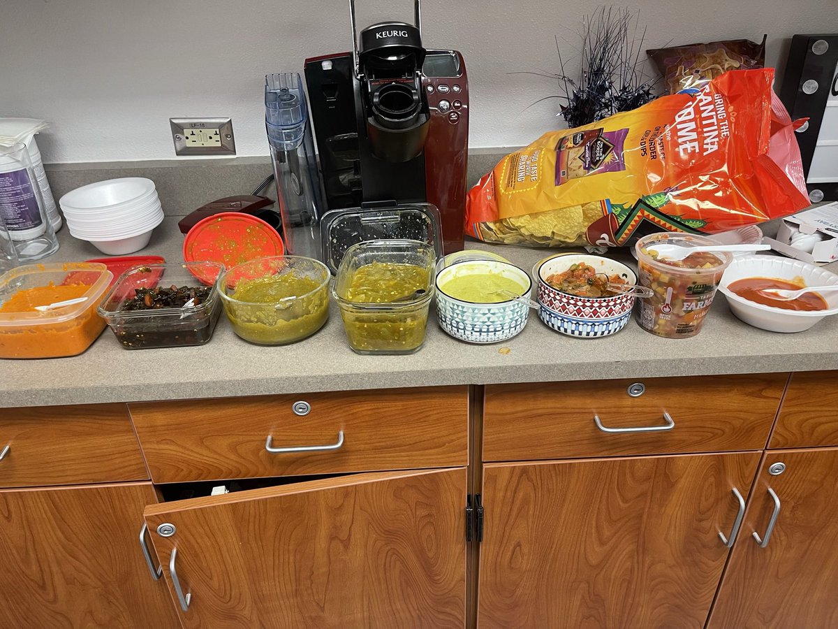 DViescas_JCE's tweet photo. Last weeks we all made homemade salsa and shared recipes with our LatinoLit Family🥵🥵 @lcebal02 @MOrozco_CI #LatinoLit #carrasco #buffalo https://t.co/abcEoWLORv