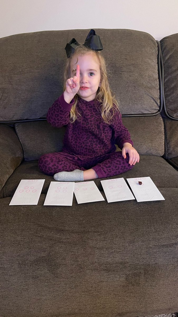 D31BeeHiveSI's tweet image. Math and snacks? Yes, please! 🍎🍇🧮 Our student is having a blast practicing math skills with delicious fruit snacks. Learning has never tasted so good! 😋👩‍🏫 #MathAtHome #FruitSnackFun #LearningIsSweet 📚🍓@DrJoyAbrams @AP_JelaniMiller @DrMarionWilson @CSD31SI @NYCSchools