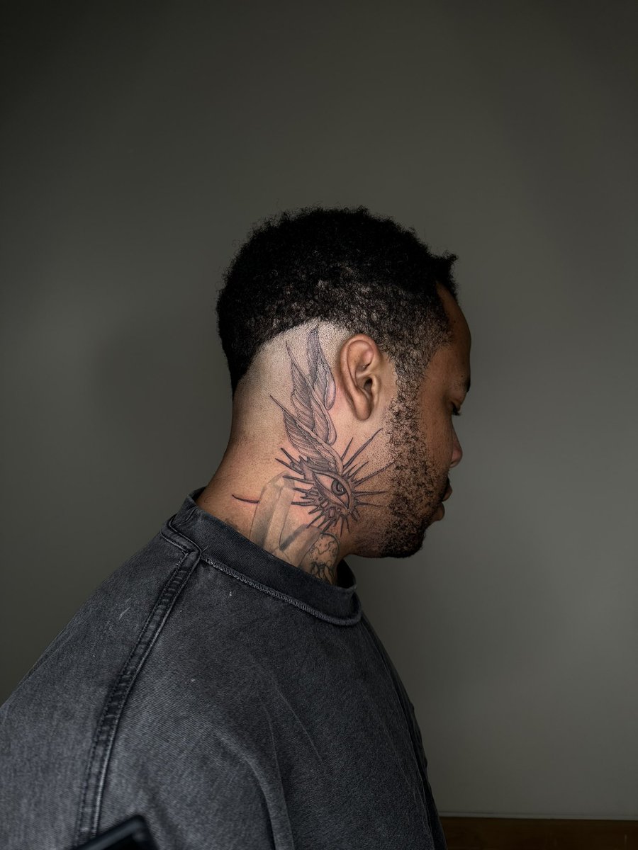 vcmttt's tweet photo. Should I become a barber? #tattoo #LAX https://t.co/OlGNUvKwWw