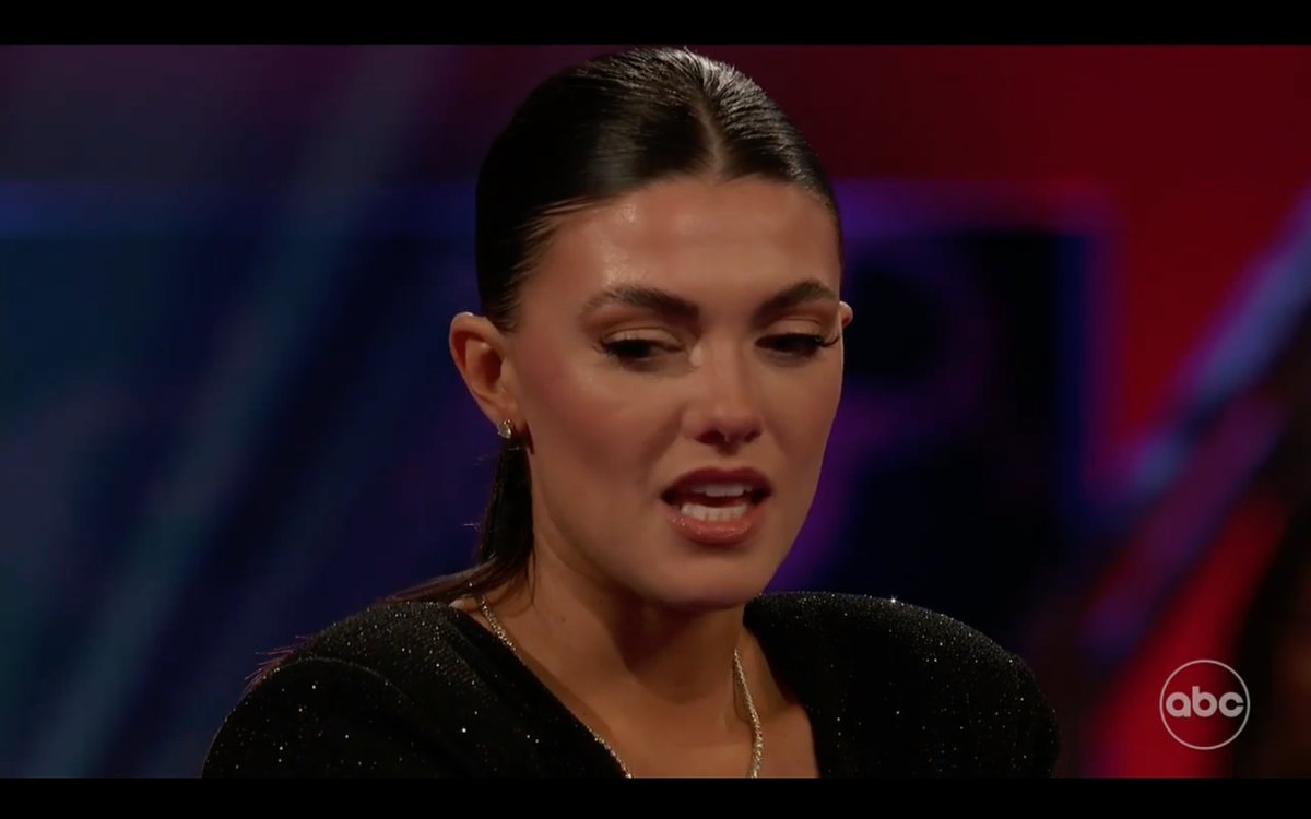 sharednews's tweet photo. They cut Gabi off but we got like 10 minutes of Sean Lowe?? #TheBachelor https://t.co/QrIvVckJKd