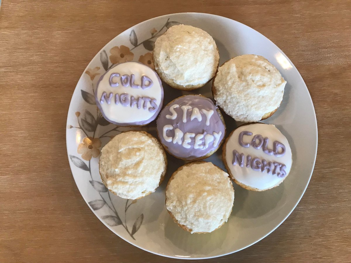 ColdNightsGami1's tweet photo. We had a great time on Twitch this evening streaming Coral Island. We shared food as usual. I showed everyone how delicious Teddy Grahams are as cereal. And then @missmandia made my day. This is the snack she shared with the folks on stream! Damn, I love all you guys! ♡ ♡ ♡ https://t.co/R7BSi0uBPA