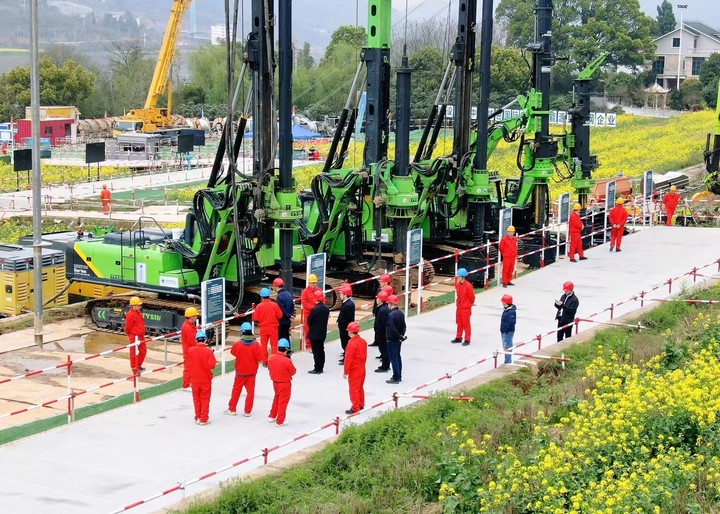 TYSIM_Tina's tweet photo. Empower customers to win the future.
Web：https://t.co/UzwnlIy6Um
Email: tina@tysim.com
Tel/WhatsApp/WeChat: +86 18582647170
#drill #RIG #tysim #machine  #kellybar #auger #China #pileconstruction #project #machinery #DeepFoundation #hydraulicrig ##drillingtools #pilebreaker https://t.co/necZ0xPCOK