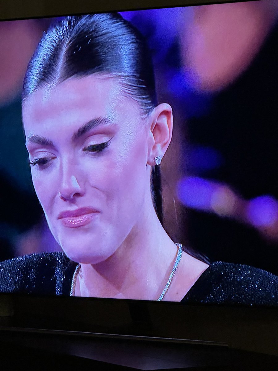 BachelorLOL's tweet photo. She’s pouring her soul out and I can’t keep my tears back. And I’m a grown ass man. 

#bachelor  #TheBachelor  #BachelorNation https://t.co/aH7SbZjOs7