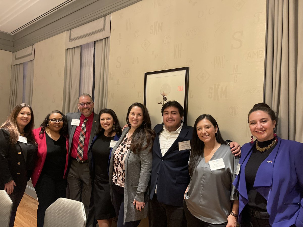 A wonderful evening and opportunity to meet Melody Gonzalez of the White House Hispanic Initiative #WhiteHouseHPI  Thank you to @Hunt_Institute & @LatinxEducation for this invitation. Our advocacy for our Latino communities will never end. 
#laculturacura