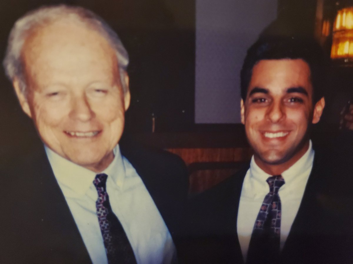 markminervini's tweet photo. It was Bill O'Neil's birthday a few days ago. I was traveling and missed the opportunity, so here is a belated happy 🎂 birthday. The pic is of Bill and I from more than 30 years ago when he inspired me to trade like a champion 🏆. Bill is a legend, and I owe a degree of my success to the fact that he was alive walking the earth. Thank you, Bill, for inspiring me and millions of others worldwide.
