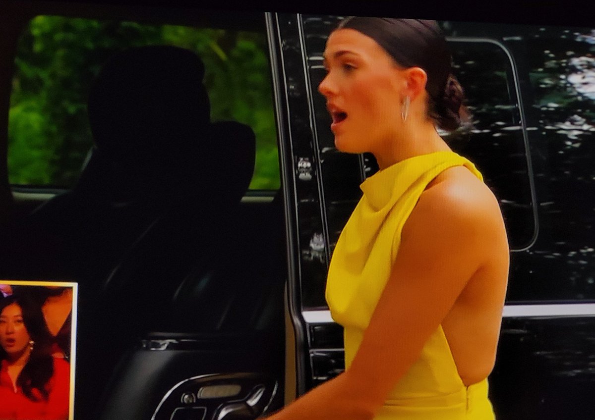 steffstephens1's tweet photo. Gabi that girlfriend we all want in our life. She asked the driver to be careful where to drop off #Kaity because she didn’t want her shoes to get muddy for her engagement. #thebachelor https://t.co/YEWgxlf5Ty
