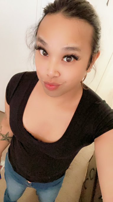 Mondays&hellip;only lashes cause it makes me happy lol https://t.co/P7Wex6QQir