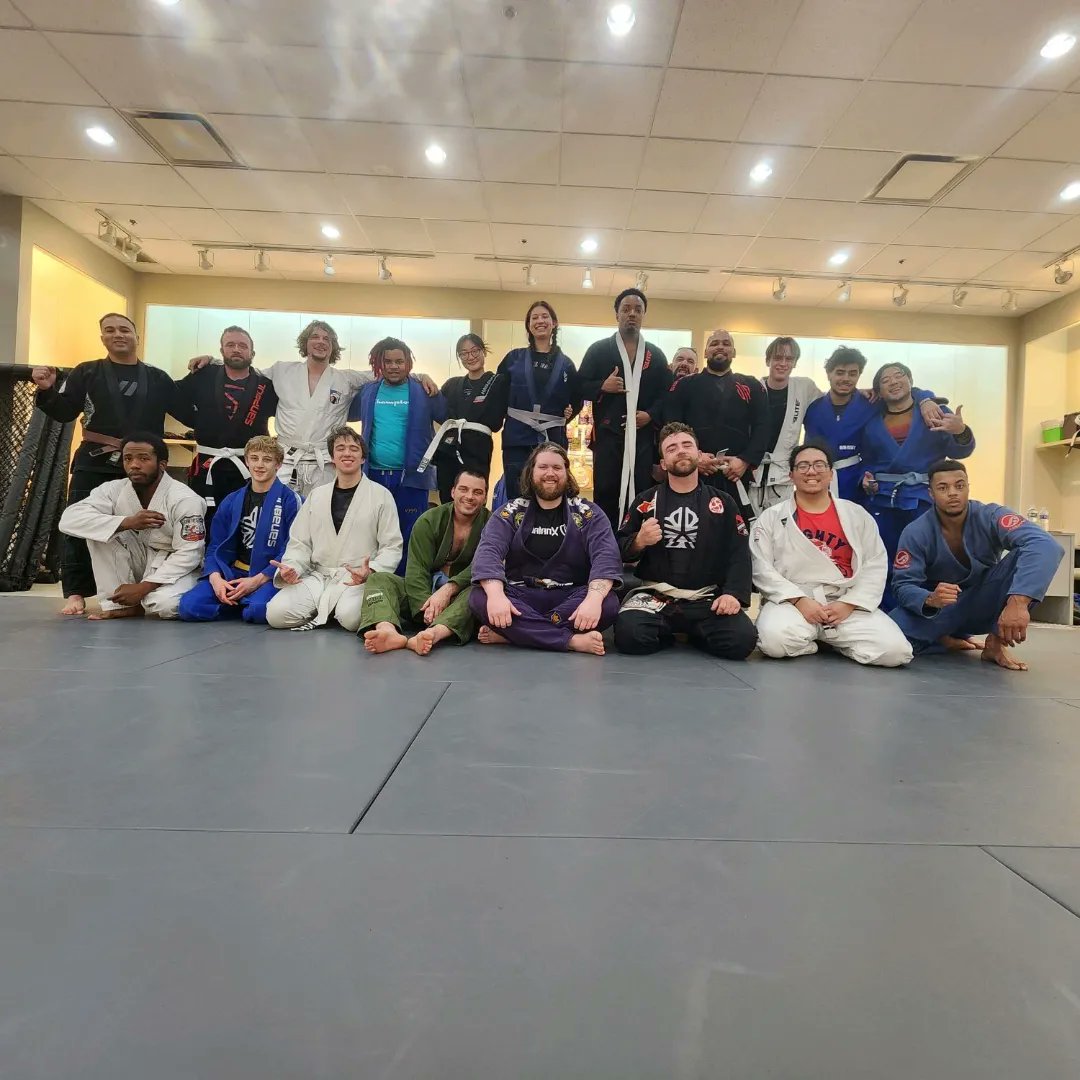 The_Notorious52's tweet photo. Light's Camera Action Jiu-Jitsu🥋 #thenotorious #JiuJitsu https://t.co/s9COTeQGQ7