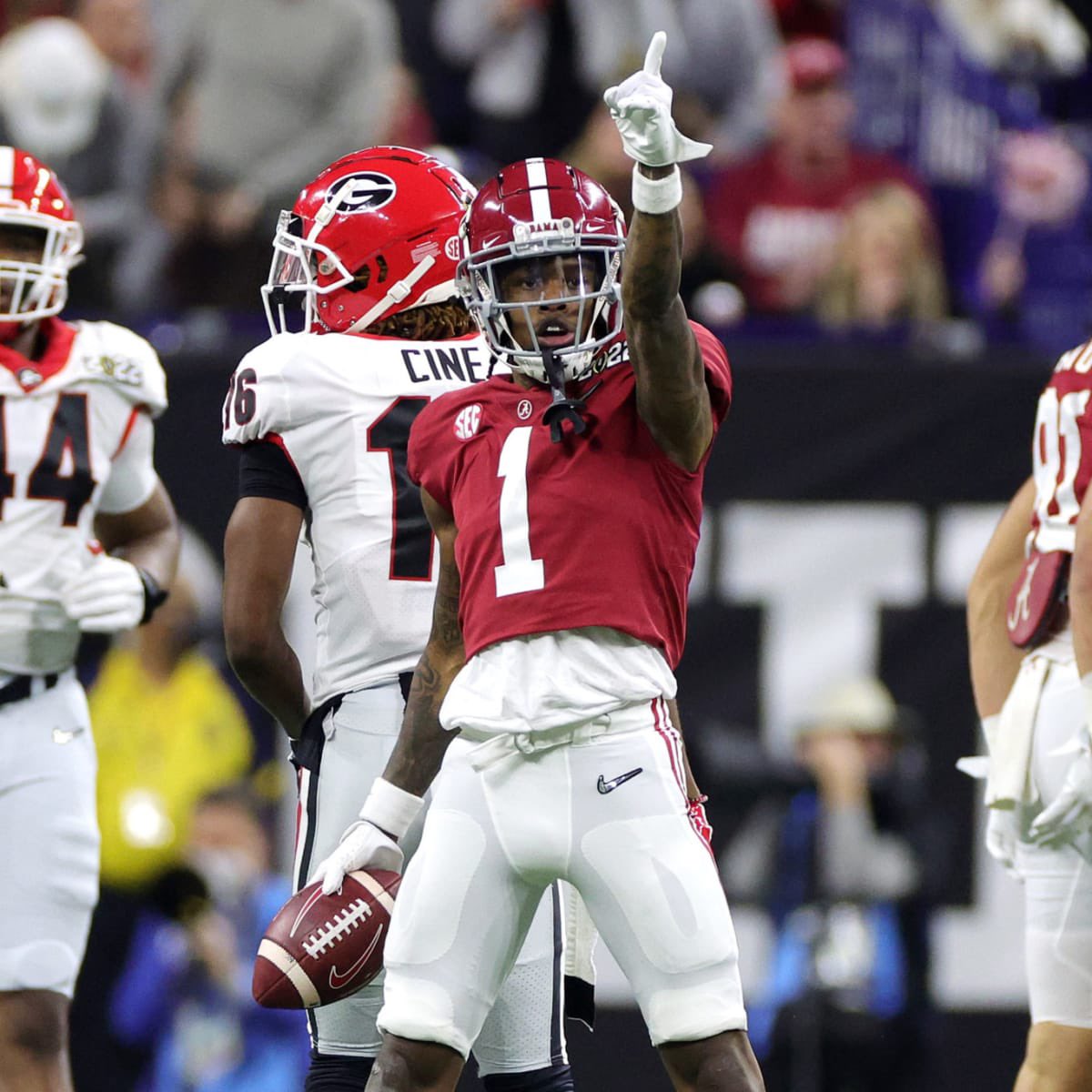 KaMMike_'s tweet photo. Very Blessed to receive an offer from My Dream/Favorite School…the University of Alabama! @CoachJoeCox #RollTide🐘 https://t.co/rBSQcGfmUp