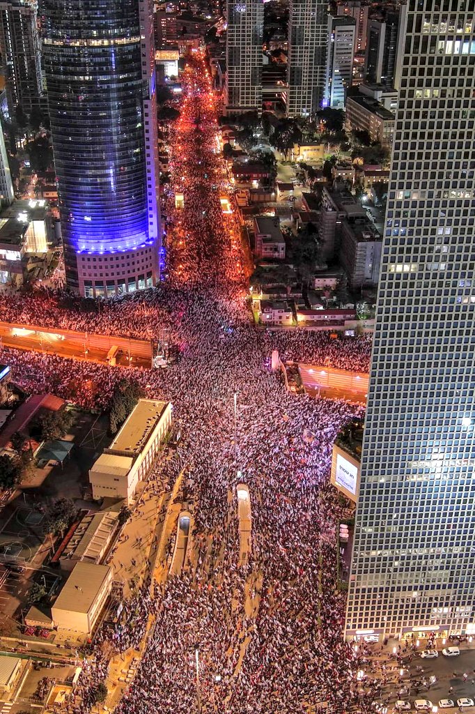 Con menos de un siglo de existencia, #Israel se resiste al absolutismo presidencial y le da a su pusilánime presidente su "Primavera Judía"