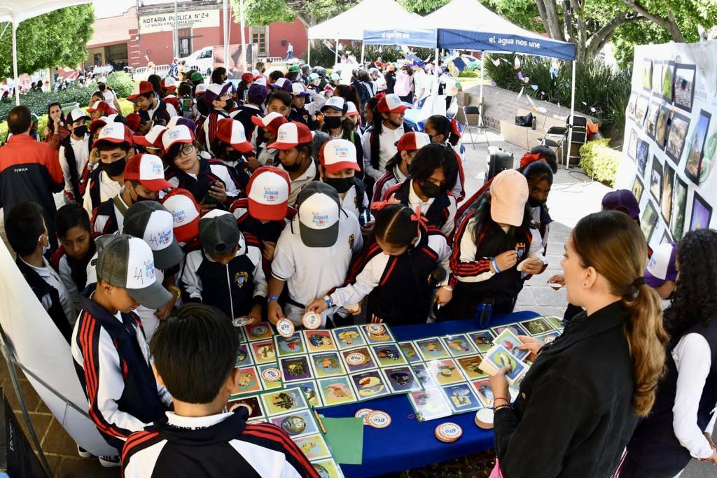 👦🏻👧🏻 Los más pequeños tienen en sus manos el poder de cuidar el agua. @JAPAMIgob, organizó la '1ª Aqua Feria' para generar en las niñas y los niños la conciencia de protección del agua. De forma divertida aprendieron maneras de cuidarla y así, ayudar a nuestro medio ambiente.