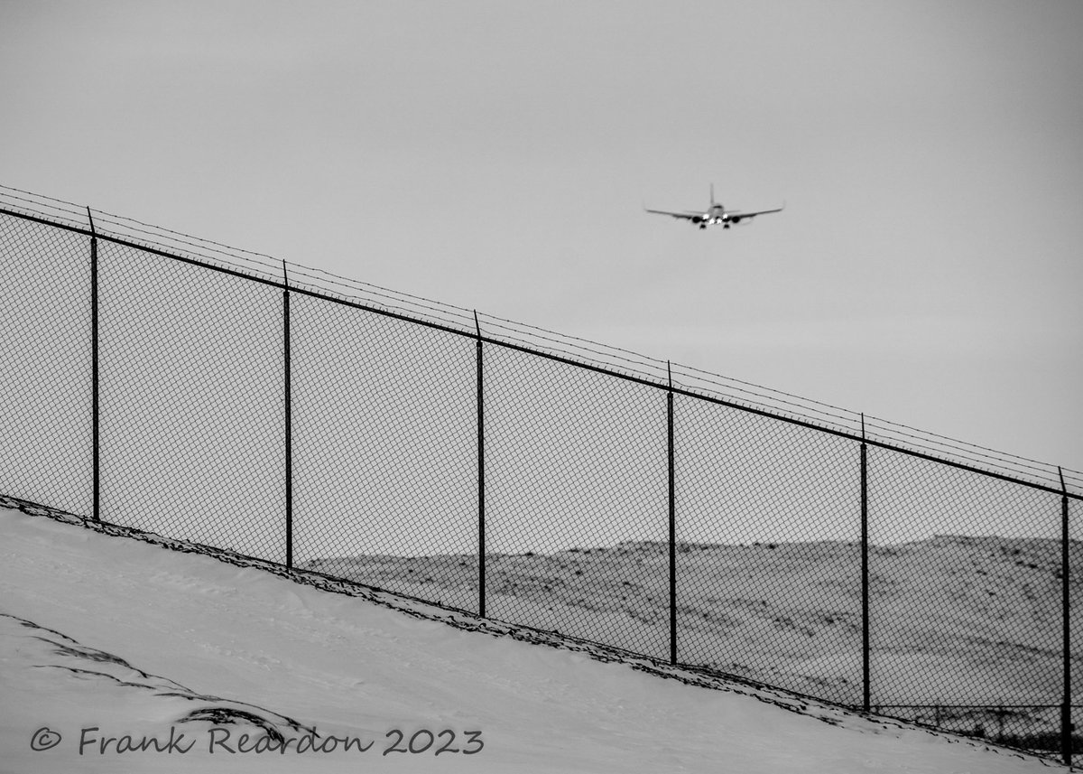 FrankReardon1's tweet photo. Spotted @ChronoAviation Boeing 737-8Q8(SF) #B738 in #Iqaluit #Nunavut #CGVZB on MAR.27.2023 #YFBSpotters #YFB #ArcticAviation #Cargo @navcanada #Yellowsubmarine https://t.co/A1txVmwff3