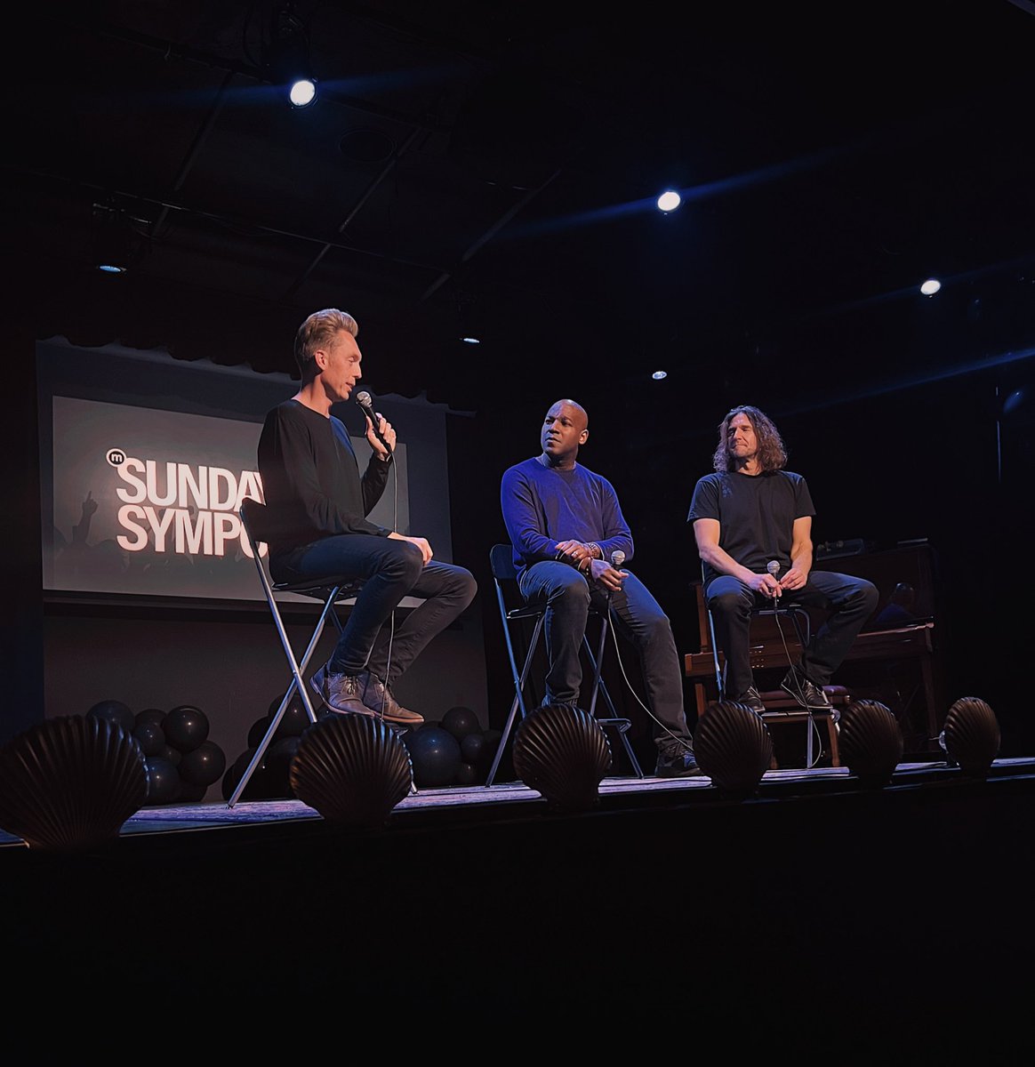 nastasiaelise's tweet photo. A great weekend indeed!🎙️✨🖤
@TheMinimalists @JFM @TK_Coleman @RyanNicodemus #SundaySymposium 

#theminimalists #minimalism #LA #dynastytypewriter https://t.co/DGPVV1FGiC