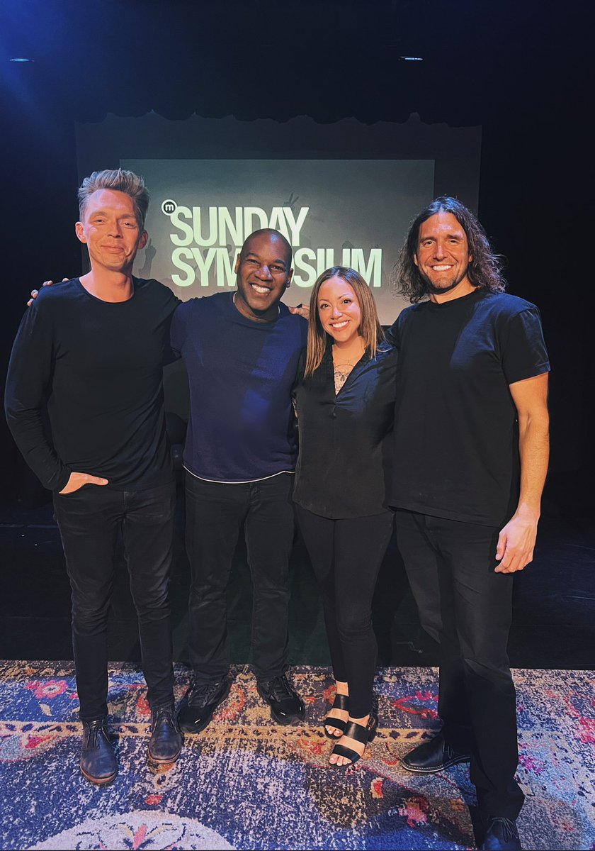nastasiaelise's tweet photo. A great weekend indeed!🎙️✨🖤
@TheMinimalists @JFM @TK_Coleman @RyanNicodemus #SundaySymposium 

#theminimalists #minimalism #LA #dynastytypewriter https://t.co/DGPVV1FGiC