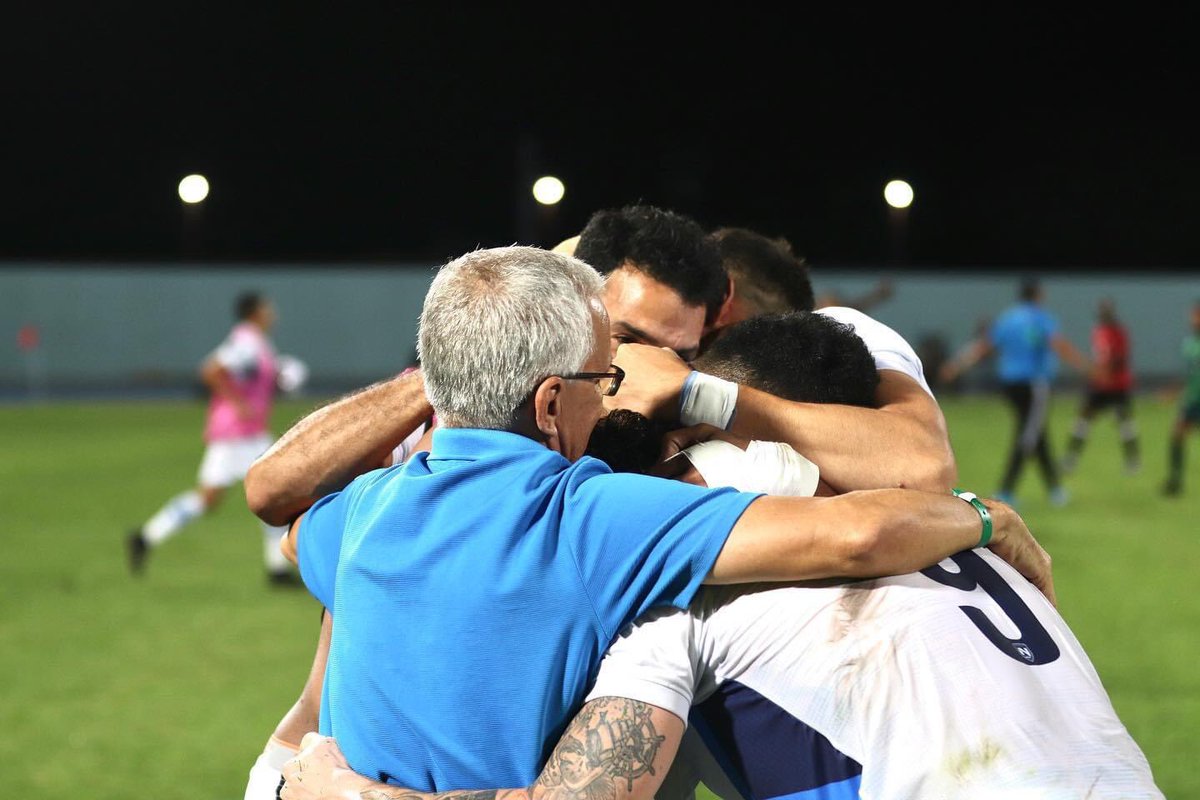Futbolcentroame's tweet photo. Las lágrimas que un día fueron de tristeza, hoy son de felicidad. La cuarta Copa Oro de la creciente historia de Nicaragua. ¡SONRÍAN, EL FÚTBOL LES SONRIÓ HOY! 🇳🇮🥺 https://t.co/aAbxiZ97O1