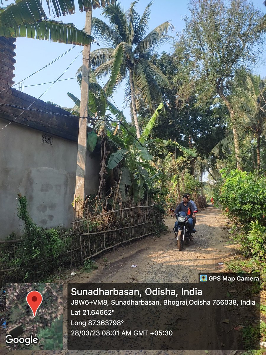 MukeshDalai2's tweet photo. #ବାଲେଶ୍ୱର:ଭୋଗରାଇ ବ୍ଲକ ସୁନାଧରବସାଣ ଗ୍ରା:ପ ସୁନାଧରବସାଣ ଗ୍ରାମର ୱାର୍ଡ ନଂ୯ ରେ ଥିବା ମଧୁସୂଦନ ଓ କମଳାକାନ୍ତ ଜେନାଙ୍କ ଘର କୁ ଲାଗି ରାସ୍ତ��ରେ ଥିବା ବିଦ୍ୟୁତ୍ ଖୁଣ୍ଟରୁ ବିଦ୍ୟୁତ୍ ତାର ଛିଡ଼ି ରାସ୍ତାରେ ଏମିତି ଝୁଲୁଛି। @tpnodl_balasore ସାର ଯଥାଶୀଘ୍ର ବିଦ୍ୟୁତ୍ ତାର ସଜାଡିବାକୁ ବିନମ୍ର ଅନୁରୋଧ @EnergyOdisha @TataPower https://t.co/rk6LMwCzEo