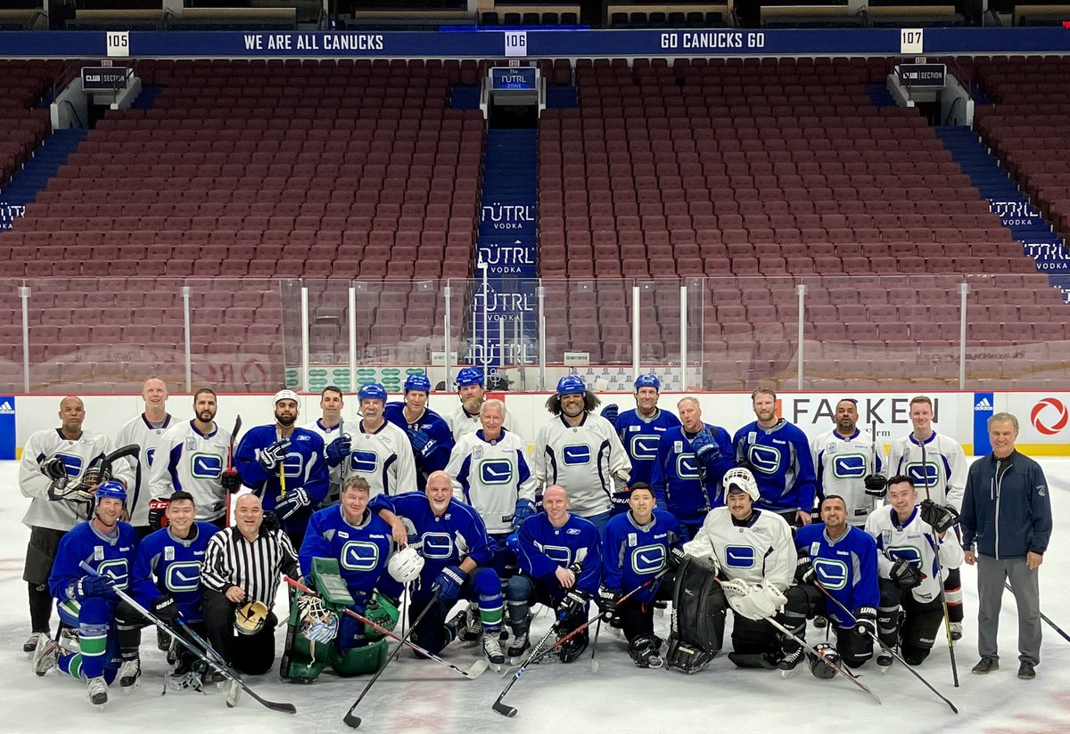 Thanks to the <a href="/TD_Canada/">TD (Canada)</a> team for their partnership and great skate tonight!
#CanucksAlumni