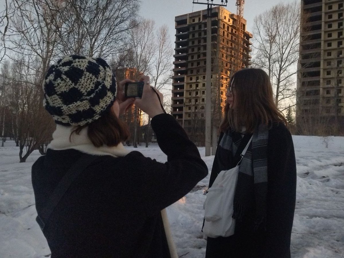 eeversny's tweet photo. после первой фотографии мы провалились в мокрый снег а на последней слово халва написано через о https://t.co/2LJ66HZkPU