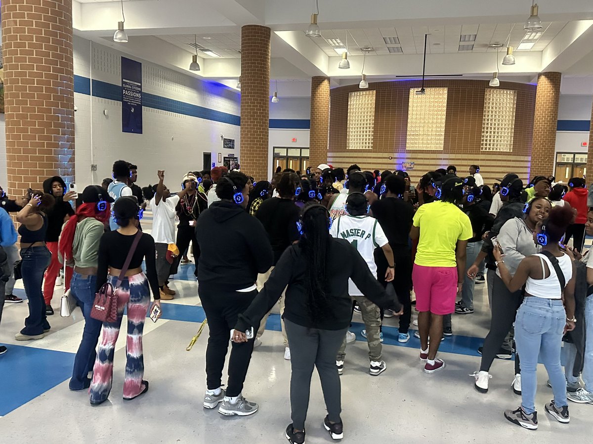 LadyWoodhouse23's tweet photo. WHS Senior Prom Kick Off Week has begun…Day 1: White Lie Day 👕and Silent Listening Party! 🎧 @JarvisAdamsEdu @OneWestlake #YearOfTheWIN #ClassOf2023 #SeniorPromWeek #Part1 https://t.co/C1wbE5PQ1U