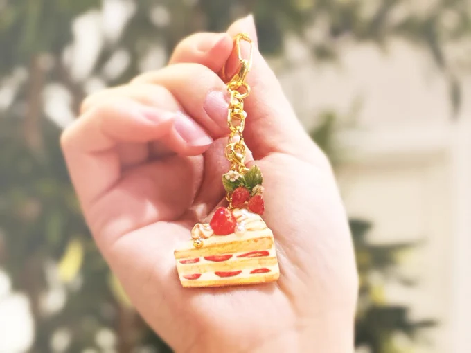 色鉛筆でイラストを描いて文具やアクセサリーを作って販売してます*4/9まで  #ハンズ札幌店 #フェイクスイーツパーティ4/8のみ #東京ハンドメイドマルシェブース【K‐23】4/19～21#はるかぜマルシェブース【7】*5/20.21 #デザフェス57ブース【B-14】 様 Thanks 