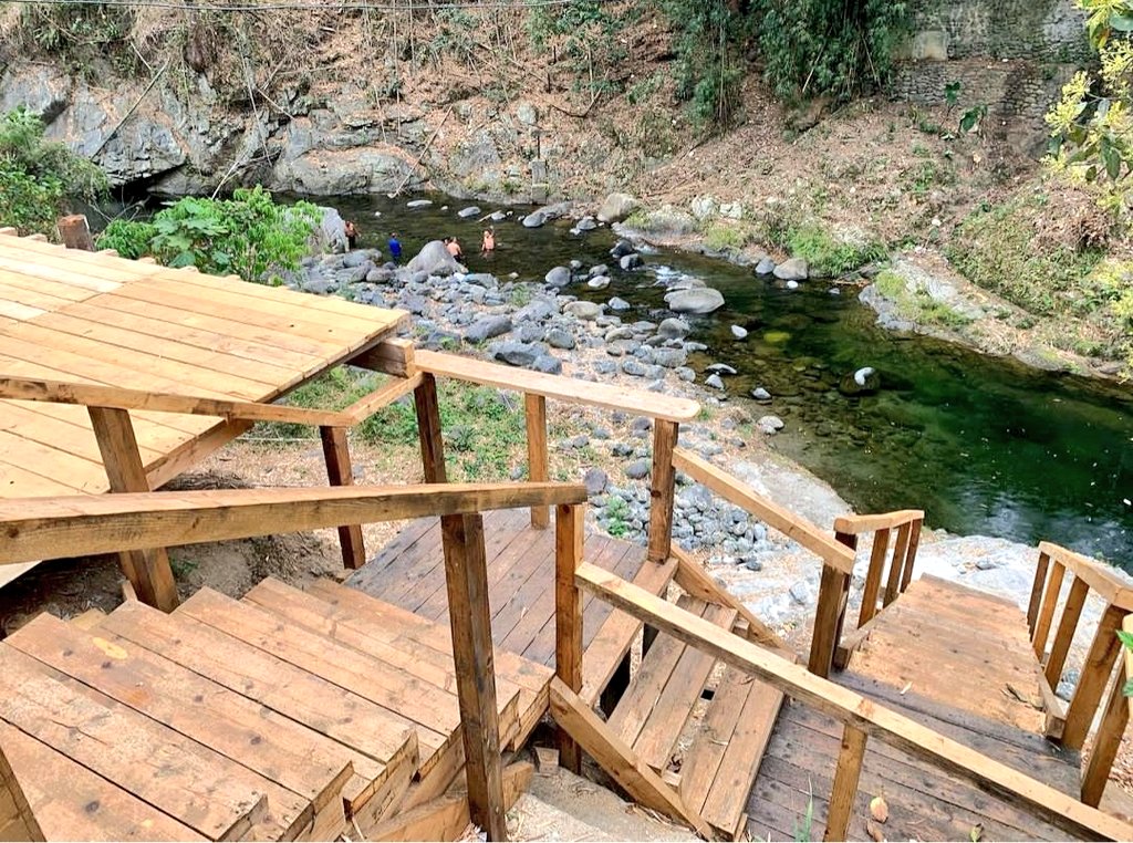 Impacto_Publici's tweet photo. Trabajos que enamoran..! Contactanos. También te hacemos un mundo en madera. 
#proyecto @patiodedios 
.
.
#escaleras #plataformas #letreros https://t.co/lPnviUlTo1