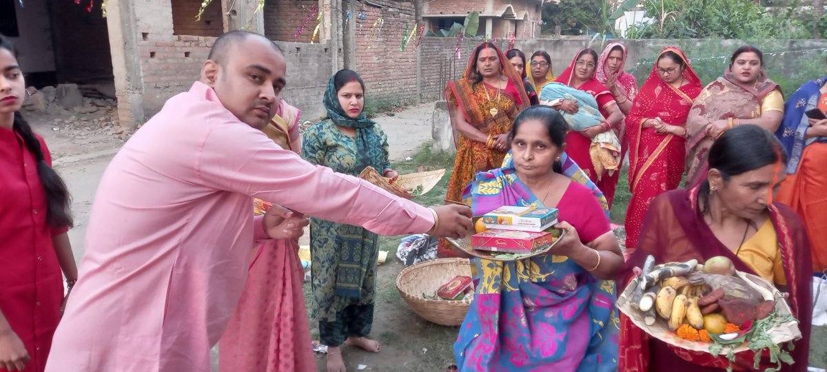 Pushkar28189880's tweet photo. उदीयमान सूर्य को अर्घ्य देने के साथ ही  छठ महापर्व का हुआ समापन
@Paritos76700756 @GargMedia https://t.co/JgMRCOyipf