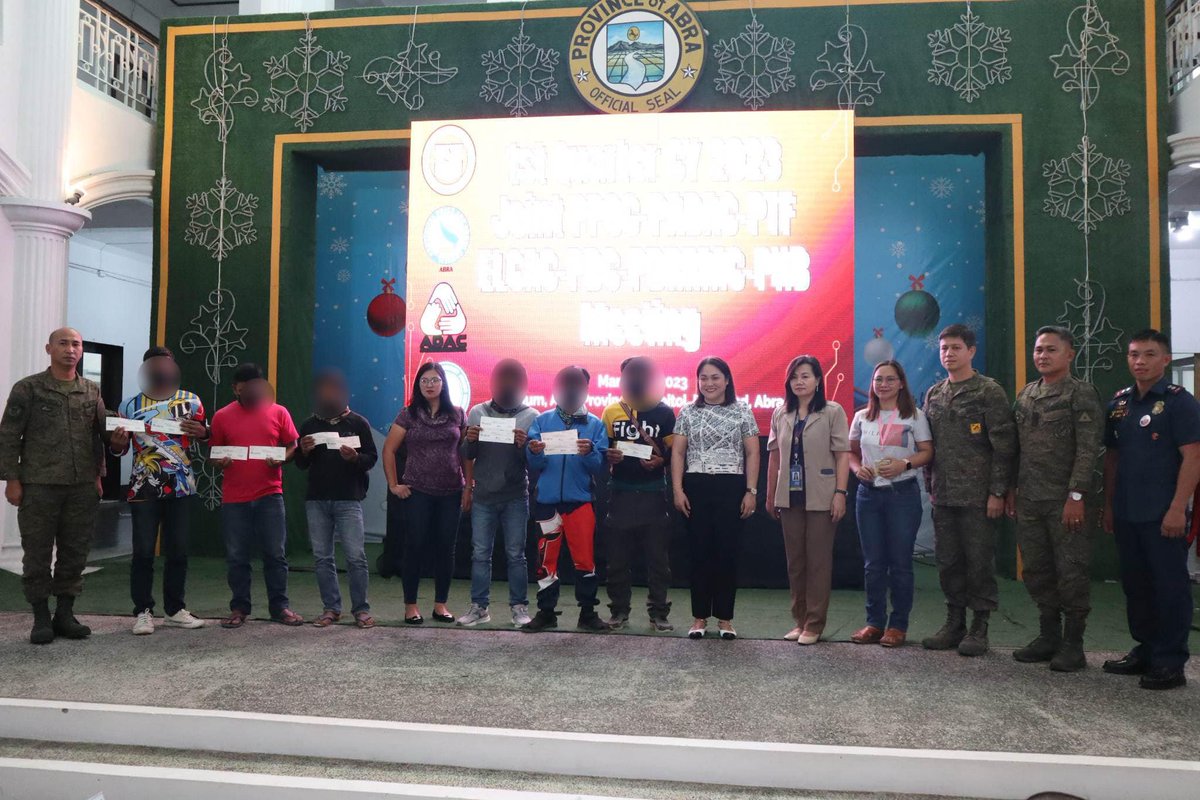 PIA_Cordillera's tweet photo. IN ABRA | Six (6) Abrenian Former Rebels receive cash assistance under the Enhanced Comprehensive Local Integration Program (ECLIP) earlier today, 27 March 2023, at the provincial capitol. More: https://t.co/8DhBd29CaD
#WholeOfNationApproach | #CCWIT https://t.co/RCq8C4CPmZ