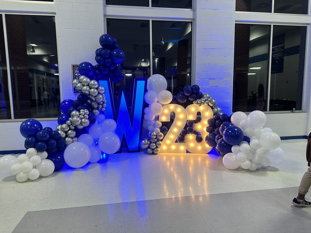 LadyWoodhouse23's tweet photo. WHS Senior Prom Kick Off Week has begun…Day 1: Silent Listening Party! 🎧 @JarvisAdamsEdu @cece_johnson11 @OneWestlake YearOfTheWIN #ClassOf2023 #SeniorPromWeek #Part2 #TheStaff #LIONS https://t.co/HTZqUeGSTH
