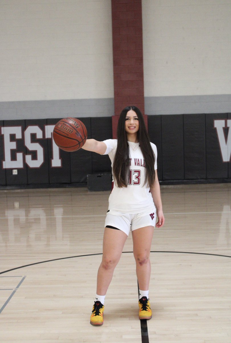 I want to thank <a href="/adlC42/">Azucena de la Cruz</a> for offering me a scholarship to the University of Saint Katherine! <a href="/StKathAthletics/">USK Athletics</a> 🔥