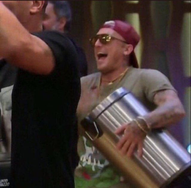 lasonrisadeju's tweet photo. MARQUITOS GANADOR DE GRAN HERMANO, GANO EL PRIMOOOOOOOOO https://t.co/Fk3xhtBGoD