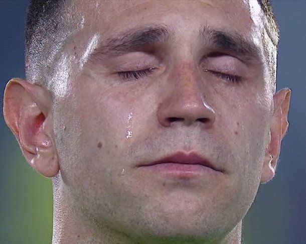 isma_max's tweet photo. MARCOS COMO VAS A LLORAR ASÍ VOS QUERES QUE ME AHOGUE ENTRE LÁGRIMAS???? https://t.co/PvRLfFgNpy